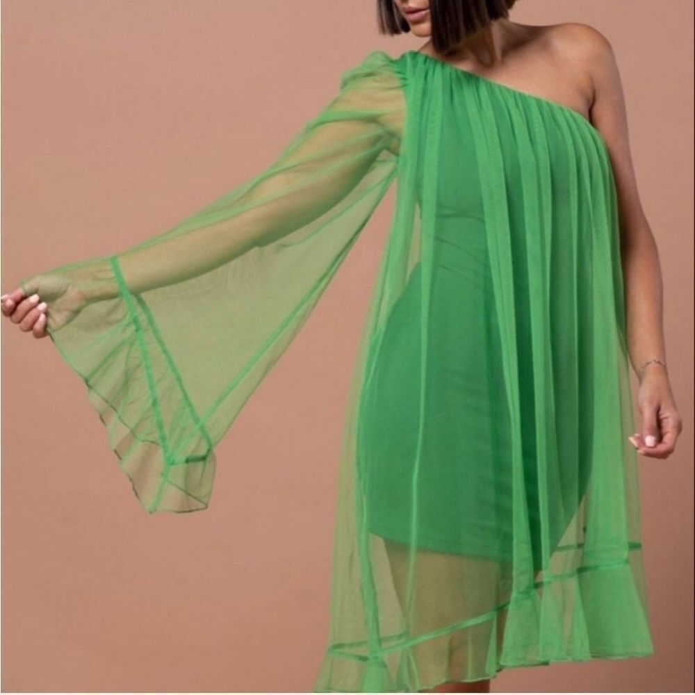 Elegant Green One-Shoulder Dress